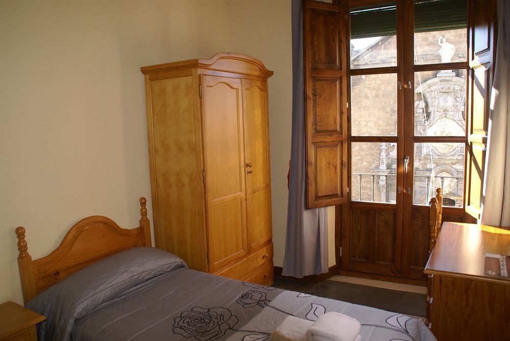 Oyo Fonda Sanchez Hotel Granada Buitenkant foto