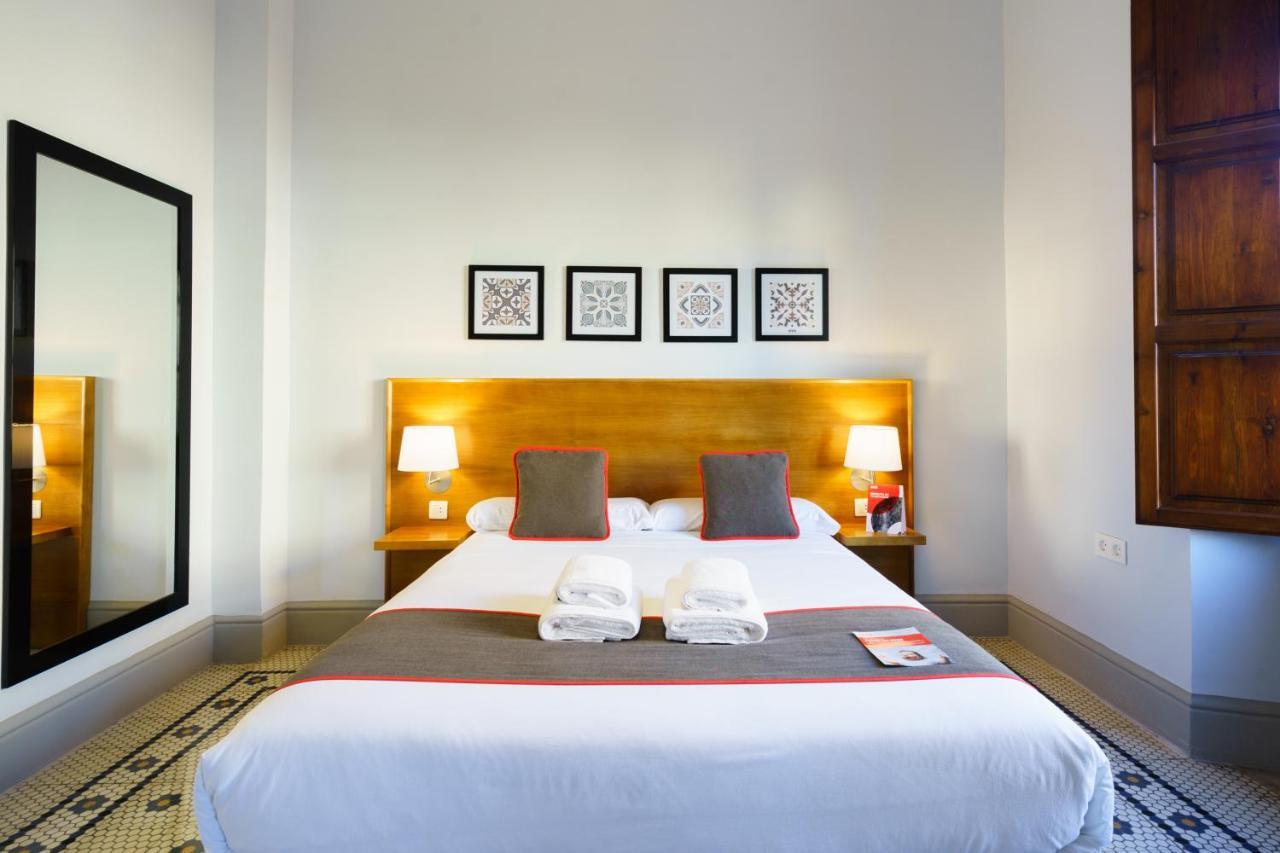 Oyo Fonda Sanchez Hotel Granada Buitenkant foto