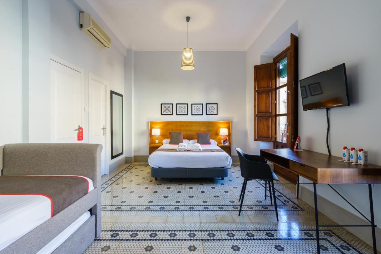 Oyo Fonda Sanchez Hotel Granada Buitenkant foto