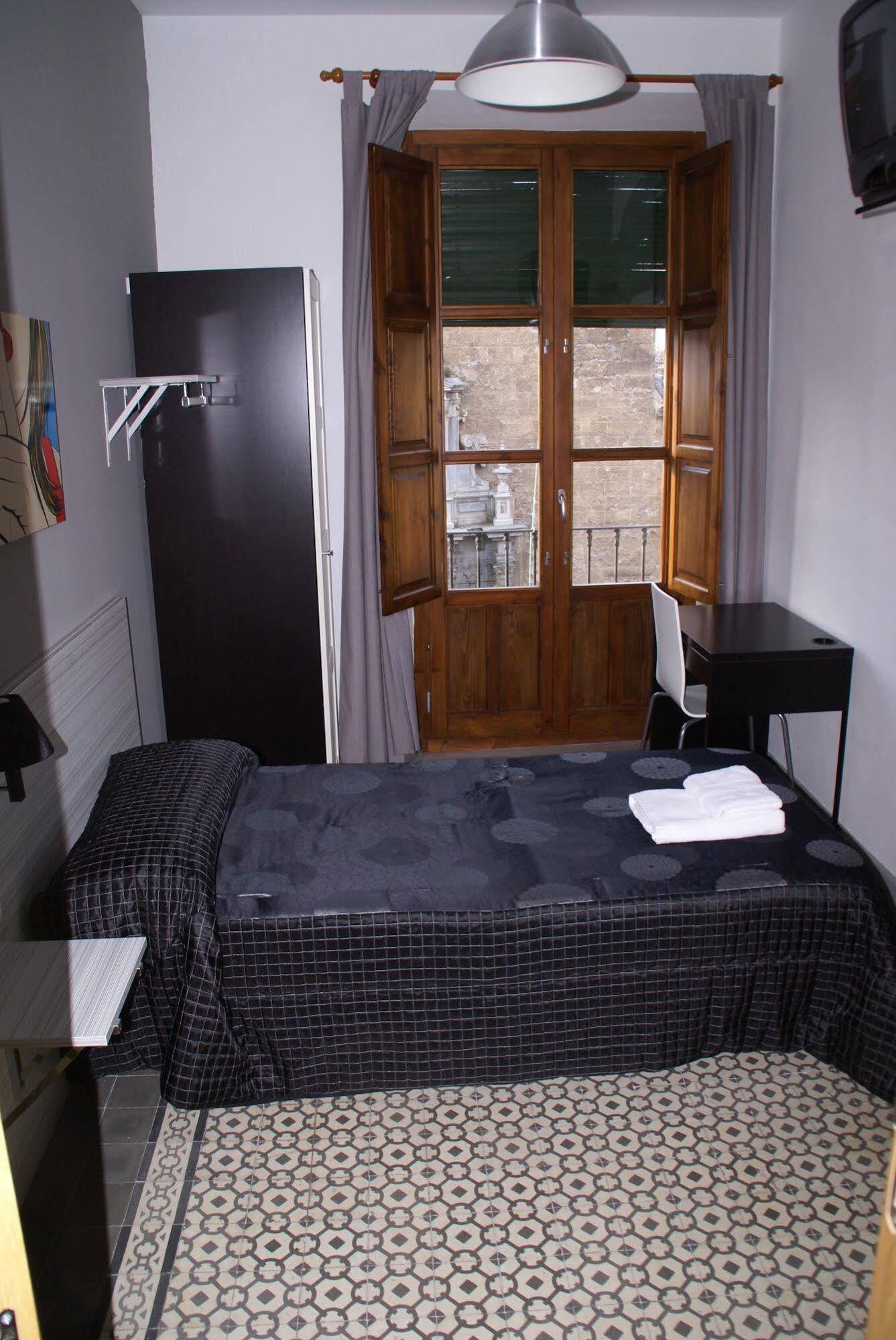 Oyo Fonda Sanchez Hotel Granada Buitenkant foto